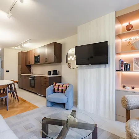 Elegant Bright And Air-conditioned 2 Bedroom In Bastille