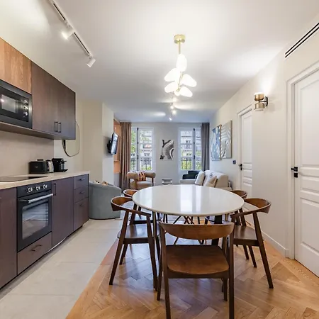 Apartmán Elegant Bright And Air-conditioned 2 Bedroom In Bastille Paříž