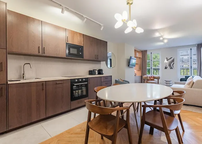 Elegant Bright And Air-conditioned 2 Bedroom In Bastille 公寓 *