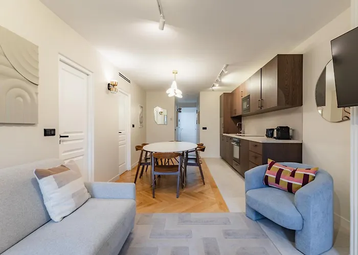 Elegant Bright And Air-conditioned 2 Bedroom In Bastille 巴黎